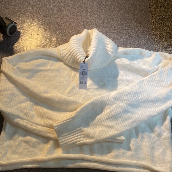 Garage white cropped turtleneck - Picture 3 of 3